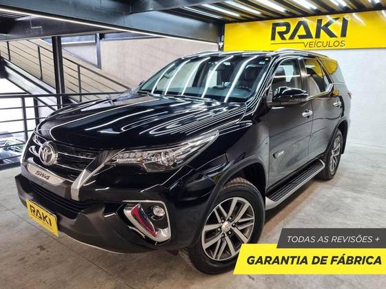 TOYOTA HILUX SW4 2.8 SRX 4X4 7 LUGARES 16V TURBO INTERCOOLER DIESEL 4P AUTOMÁTICO